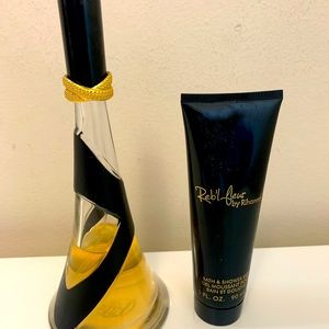 Rihanna Rebl fleur